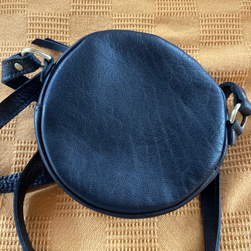 Portland Leather Black Round Crossbody Bag - Picture 5 of 7